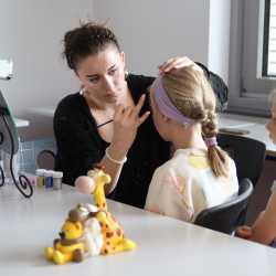 Schulfest der Zinzendorfschulen mit Blick in die Zukunft: Neue Sporthalle vorgestellt
