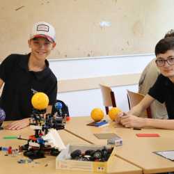Schulfest der Zinzendorfschulen mit Blick in die Zukunft: Neue Sporthalle vorgestellt