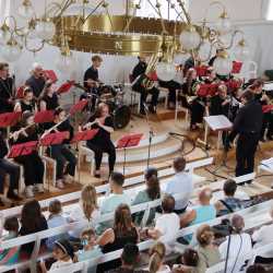 „Vorhang auf – Bühne frei!“: Sommerkonzert begeistert mit Musiktheater-Klassikern und besonderen Momenten
