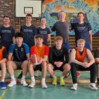 Schulpokal: Lehrer gewinnen im Basketball