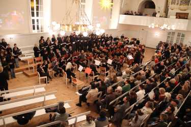 Adventssingstunde der Zinzendorfschulen mit modernen und traditionellen Klängen