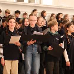 Adventssingstunde der Zinzendorfschulen mit modernen und traditionellen Klängen