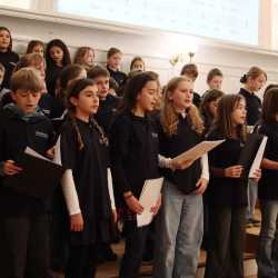 Adventssingstunde der Zinzendorfschulen mit modernen und traditionellen Klängen