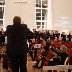 Adventssingstunde der Zinzendorfschulen mit modernen und traditionellen Klängen