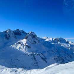 Mitarbeitende auf Ski-Fortbildung