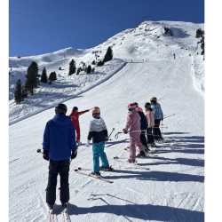 Ski-Spaß pur: Klasse 7ra gewinnt unvergessliche Winterwoche!