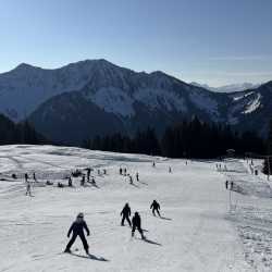 Siebtklässler der Realschule im Skischullandheim
