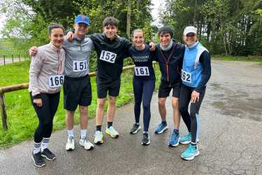 Beste Laune trotz erhöhter Luftfeuchtigkeit beim Sport-Weiß-Lauf
