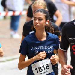 Großes Läuferfeld der Zinzendorfschulen beim Stadtlauf  in Villingen