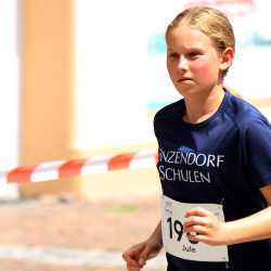Großes Läuferfeld der Zinzendorfschulen beim Stadtlauf  in Villingen