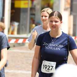 Großes Läuferfeld der Zinzendorfschulen beim Stadtlauf  in Villingen
