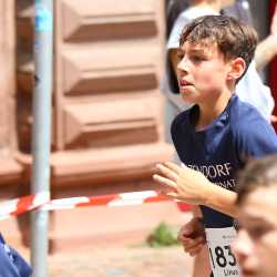 Großes Läuferfeld der Zinzendorfschulen beim Stadtlauf  in Villingen
