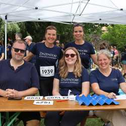 Großes Läuferfeld der Zinzendorfschulen beim Stadtlauf  in Villingen