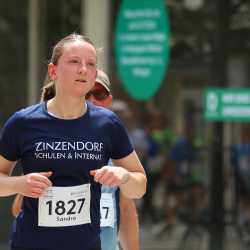 Großes Läuferfeld der Zinzendorfschulen beim Stadtlauf  in Villingen
