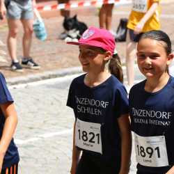 Großes Läuferfeld der Zinzendorfschulen beim Stadtlauf  in Villingen