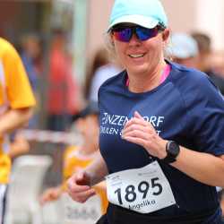 Großes Läuferfeld der Zinzendorfschulen beim Stadtlauf  in Villingen