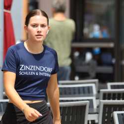 Großes Läuferfeld der Zinzendorfschulen beim Stadtlauf  in Villingen