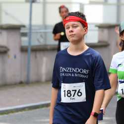 Großes Läuferfeld der Zinzendorfschulen beim Stadtlauf  in Villingen