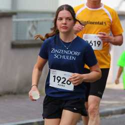 Großes Läuferfeld der Zinzendorfschulen beim Stadtlauf  in Villingen