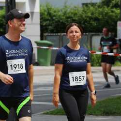 Großes Läuferfeld der Zinzendorfschulen beim Stadtlauf  in Villingen
