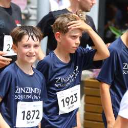 Großes Läuferfeld der Zinzendorfschulen beim Stadtlauf  in Villingen