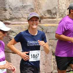 Großes Läuferfeld der Zinzendorfschulen beim Stadtlauf  in Villingen