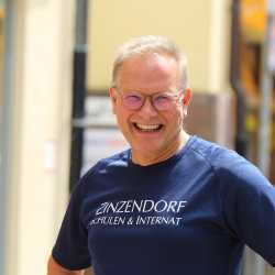 Großes Läuferfeld der Zinzendorfschulen beim Stadtlauf  in Villingen