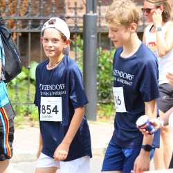 Großes Läuferfeld der Zinzendorfschulen beim Stadtlauf  in Villingen