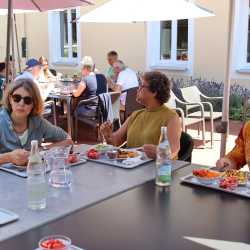 Besuch aus Südafrika an den Zinzendorfschulen