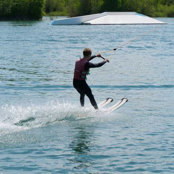 Wakepark-Ausflug: Sonne, Wasser, Action!