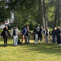 Angehende Erzieher*innen lernen sich und ihre Lehrer*innen beim Wandertag kennen