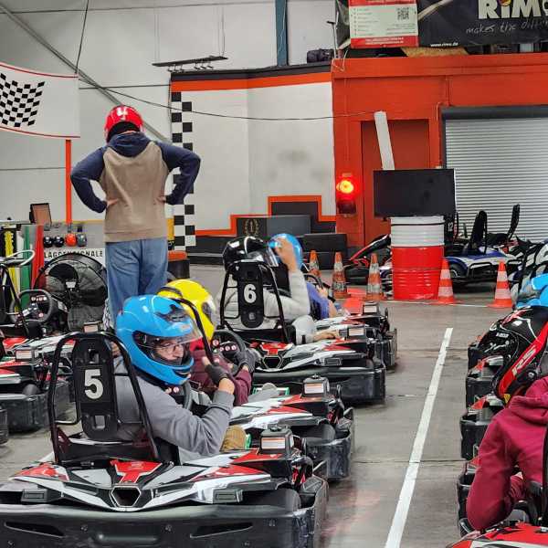 Vollgas voraus – Ein Tag voller Adrenalin auf der Kartbahn