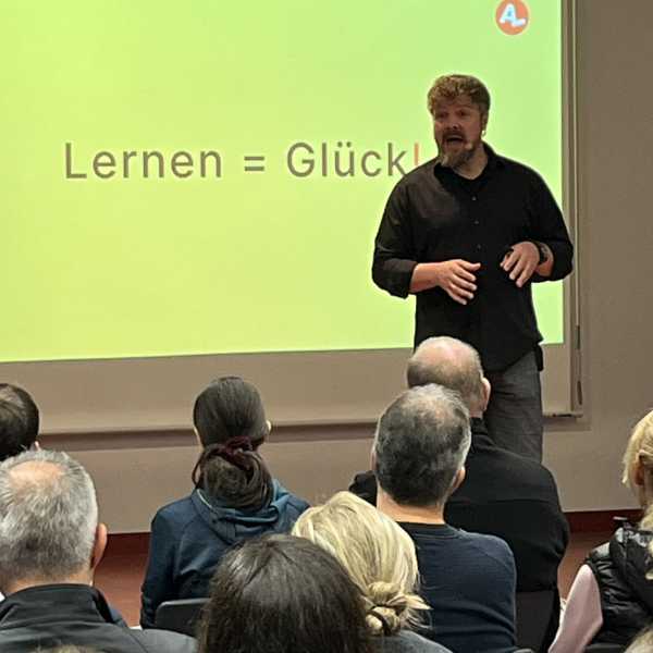 „Lernen ist Glück“ – Vortrag begeistert Eltern in Königsfeld