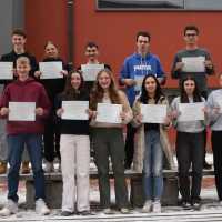 DELF-Diplom für 12 Schüler*innen