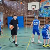 Schulpokal: Lehrer gewinnen beim Basketball