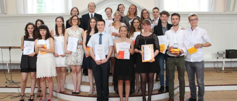 Abiturienten der Zinzendorfschulen mit buntem Gottesdienst verabschiedet