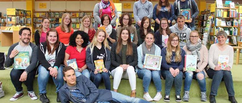 Der Genderfrage auf der Spur - angehende Erzieher recherchieren in der Bücherei