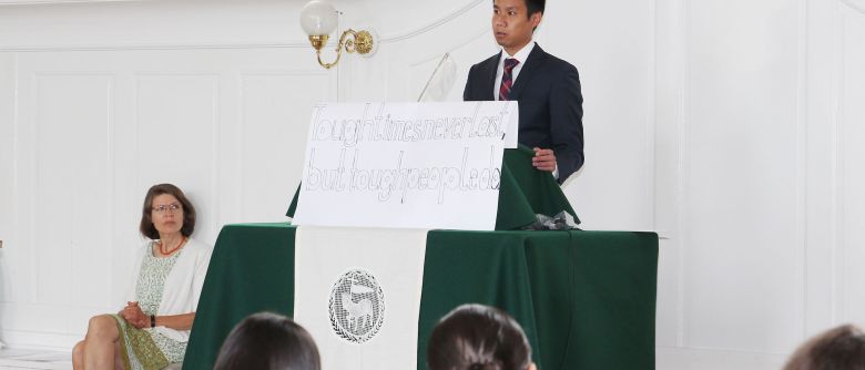 42 angehende Erzieher und Jugend- und Heimerzieher feierlich verabschiedet