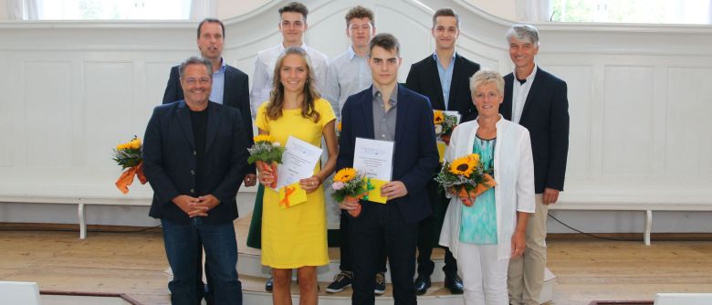 Berufsfachschüler und Werkrealschüler der 9 W bestehen Prüfungen