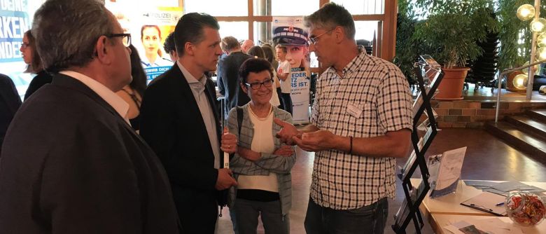 Bundestagsabgeordneter Frei (CDU) informiert sich über Zinzendorfschulen