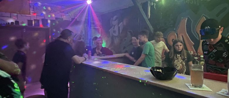 Public Viewing im frisch renovierten Jugendclub des Internats