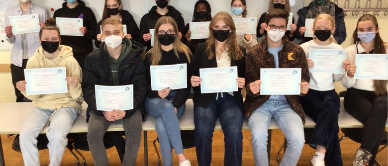 16 Schüler*innen bestehen DELF-Diplom
