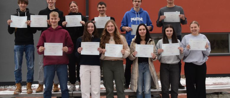 DELF-Diplom für 12 Schüler*innen