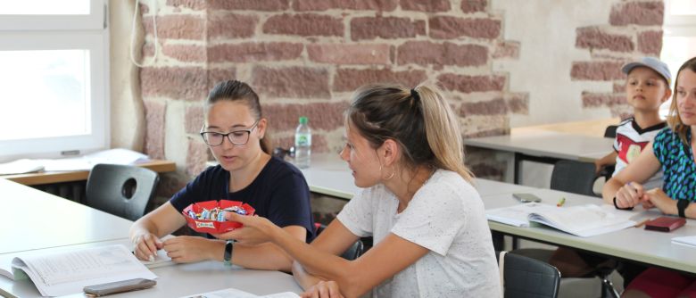 Ehrenamtlicher Deutschkurs an den Zinzendorfschulen eine große Hilfe ukrainische Geflüchtete