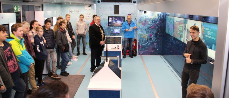 expedition d - Truck zeigt Schülern die Arbeitswelt von morgen