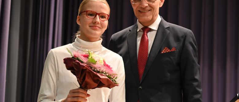 Bürgermeister ehrt Zinzendorfschüler*innen