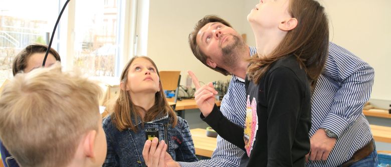 Fünftklässler lernen Strom zu sparen