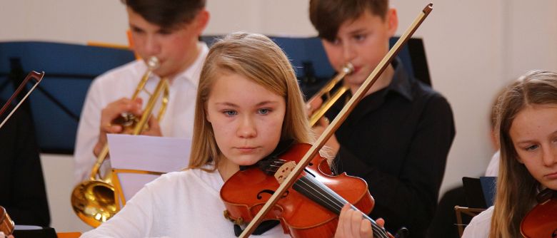 Überzeugendes Frühjahrskonzert der Zinzendorfschulen