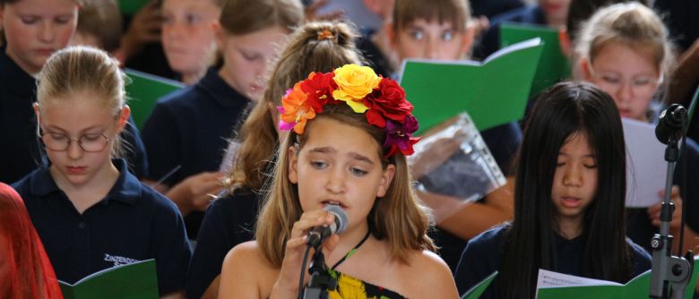 Kirchensaal wird zur Kulisse von Unterwelt und strahlenden Helden