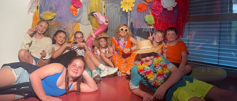 Schülerinnen und Schüler bei der Beachparty